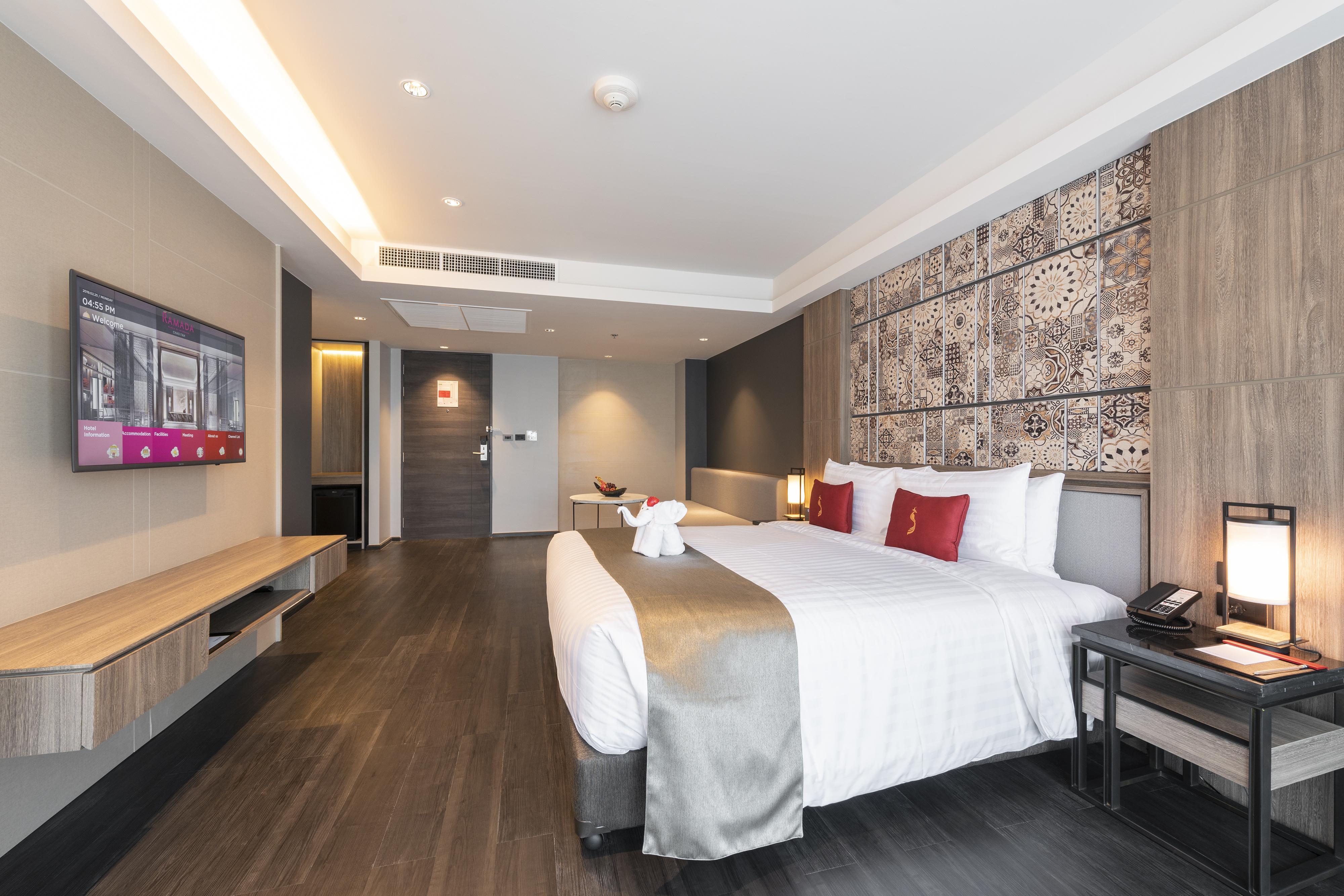Hotel Ramada Plaza By Wyndham Chao Fah Phuket Exterior foto Deluxe Room