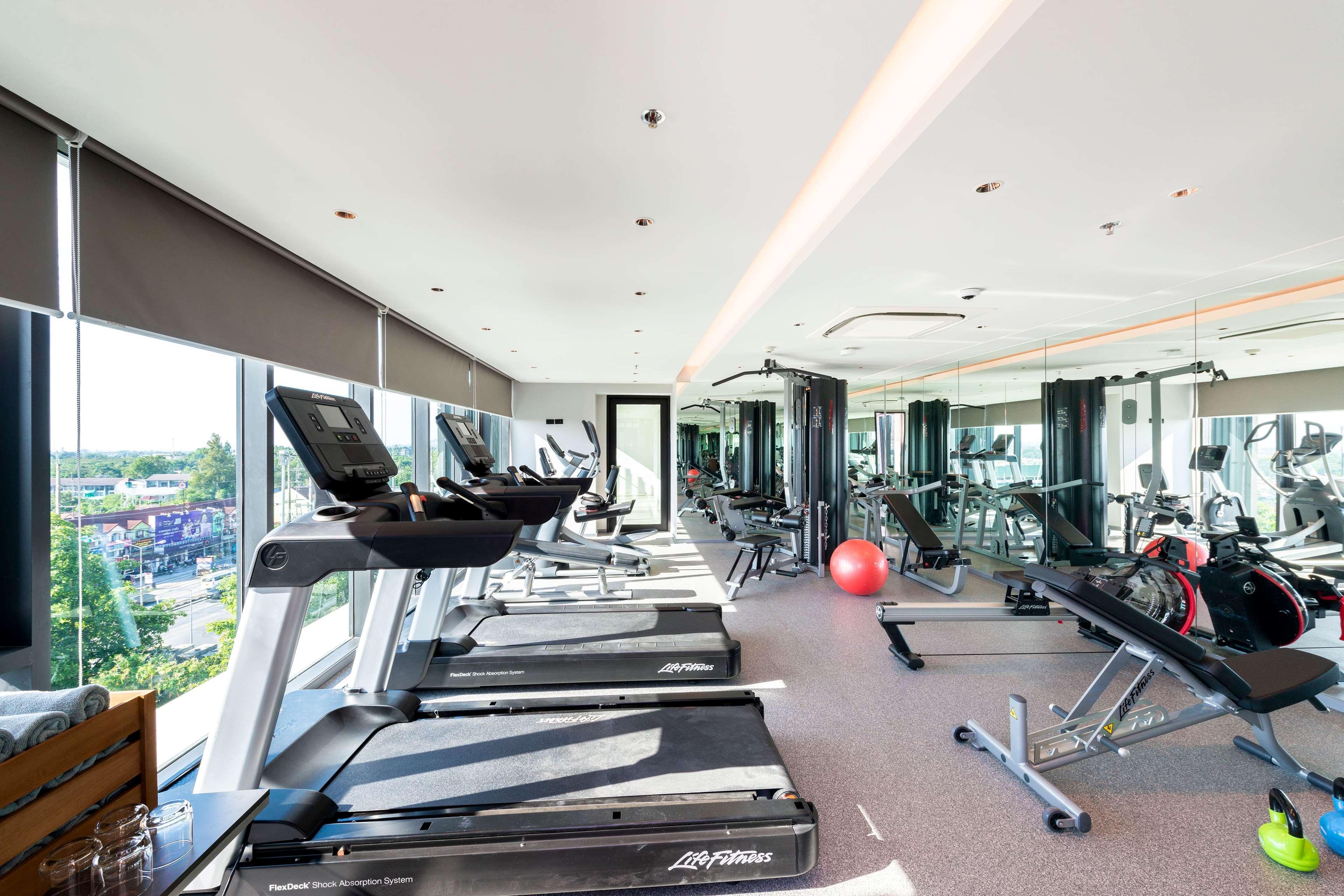 Hotel Ramada Plaza By Wyndham Chao Fah Phuket Exterior foto The gym at the hotel