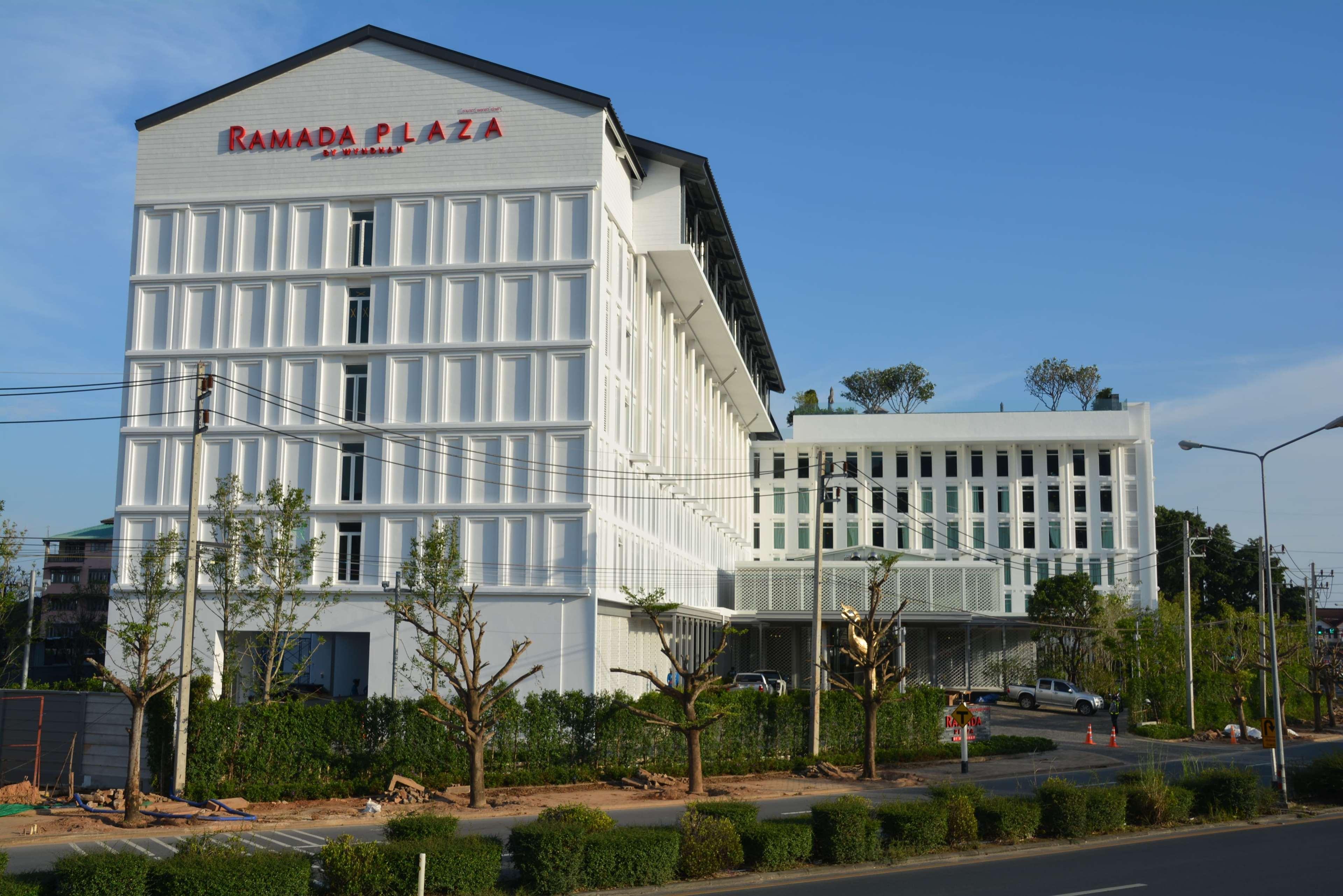 Hotel Ramada Plaza By Wyndham Chao Fah Phuket Exterior foto Ramada Plaza Phuket
