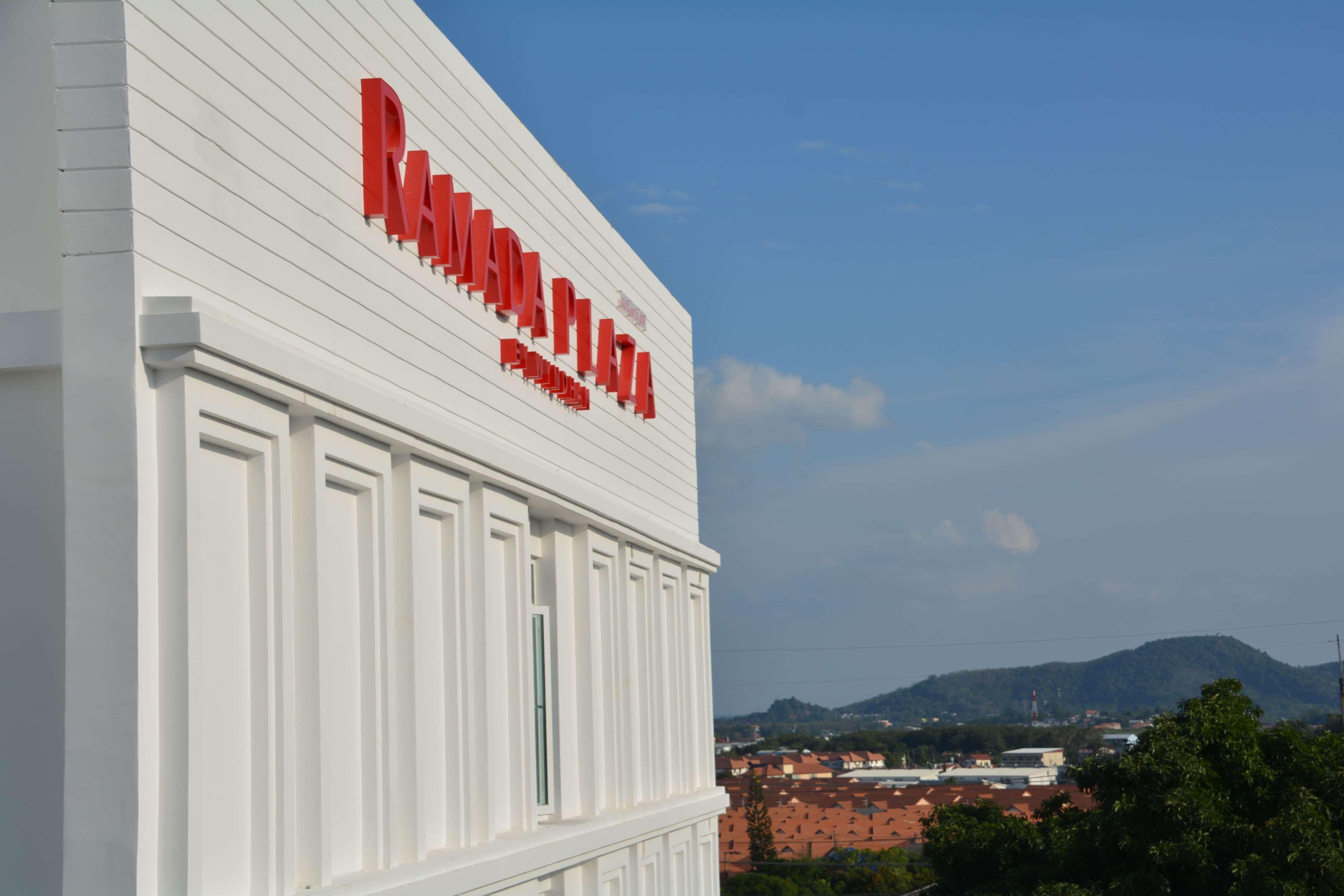 Hotel Ramada Plaza By Wyndham Chao Fah Phuket Exterior foto Headquarters of the company in Stuttgart