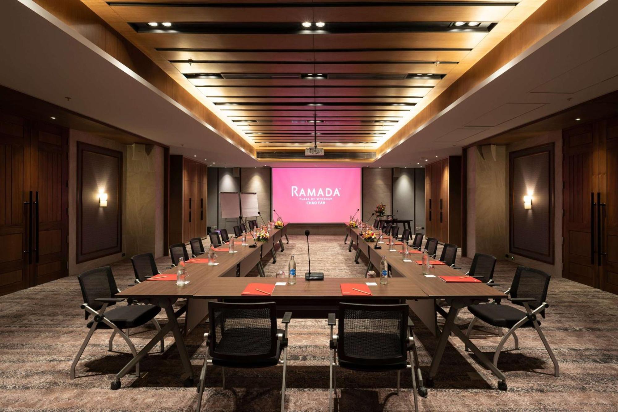Hotel Ramada Plaza By Wyndham Chao Fah Phuket Exterior foto Meeting room