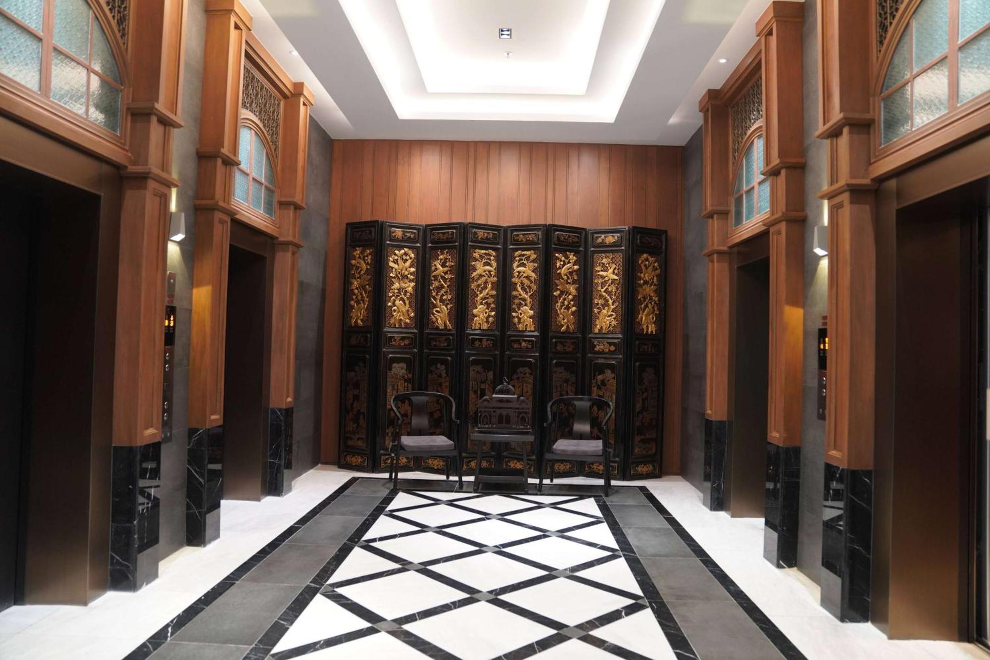 Hotel Ramada Plaza By Wyndham Chao Fah Phuket Exterior foto The lobby of the hotel