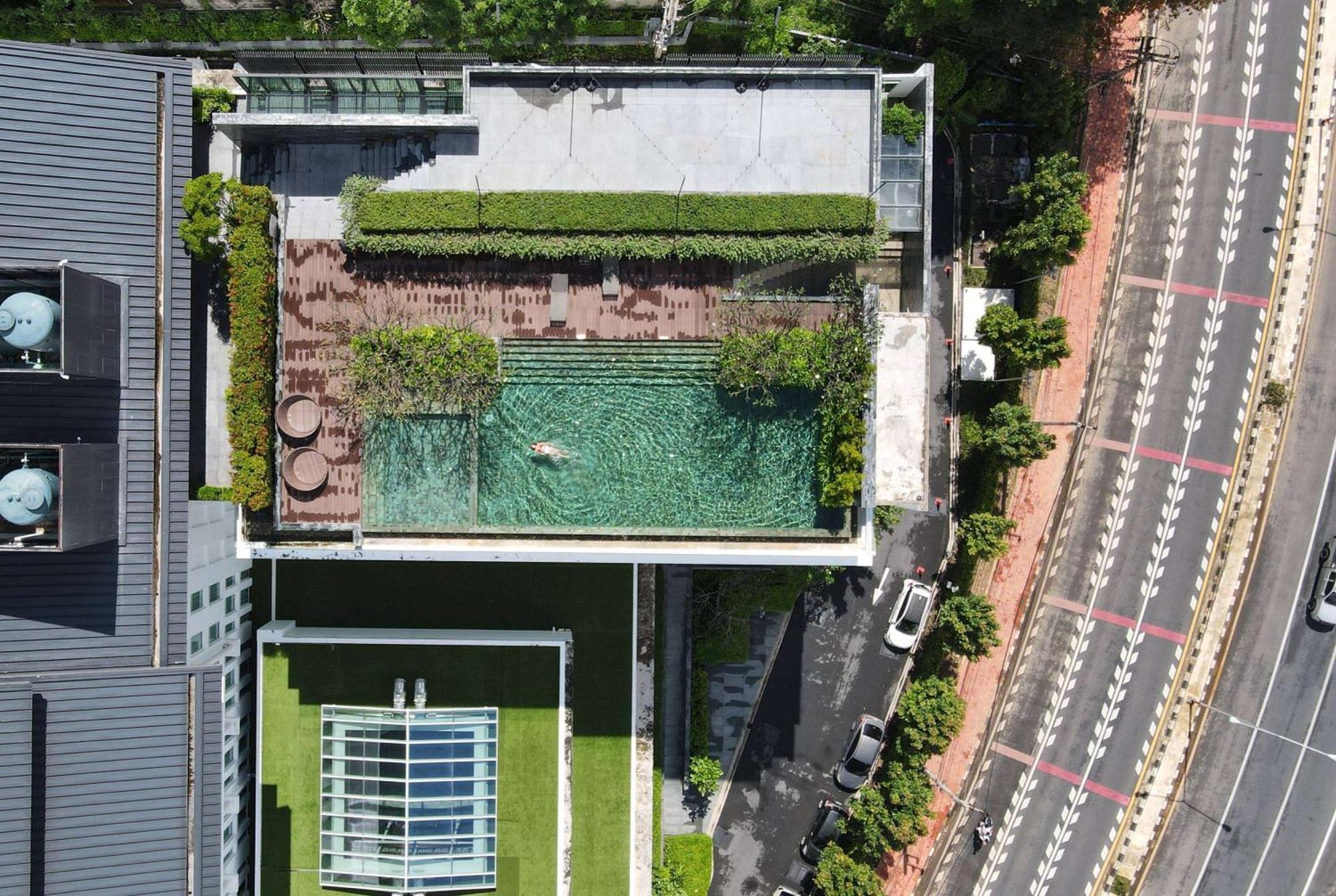 Hotel Ramada Plaza By Wyndham Chao Fah Phuket Exterior foto Rooftop pool